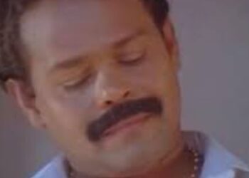 അയാൾ കരയുകയാണ്